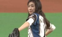 【始球式名場面】大物女優が豪快ノーバウンド投球！　天海祐希さんの1球にスタンドどよめく