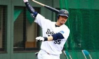 オリT-岡田「少し詰まって」右翼ポール直撃5号先制2ラン！　チームは12試合連続本塁打