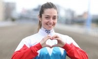 【海外競馬】美人騎手ミシェルがイタリアで重賞初制覇！デットーリ騎手騎乗馬を破る