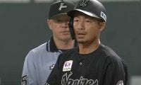 井口監督も満面の笑み！　ベンチからは「うまい！」、ロッテ鳥谷の初安打に同僚が祝福