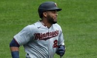 【MLB】ツインズ本塁打王、“ダースベイダー風”マスク姿に米騒然「超カッコいいな」