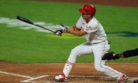 【MLB】秋山翔吾、初回に豪快な“バット投げ”　地元メディア爆笑「バットを忘れたようだ」