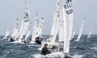 45艇出場、第1回SAILFAST CUP・スナイプ初日成績