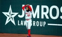 【MLB】3アウトチェンジのはずが…エ軍アデルが痛恨の珍プレー　右飛を弾いて“本塁打”プレゼント
