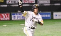 鷹・柳田悠岐はなぜ驚愕の内角打ち3ランを打てたか？　直前の打席にあった布石
