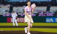 「天使」「可愛すぎ」　ピンクユニが似合う乃木坂46久保史緒里さんポニーテール始球式