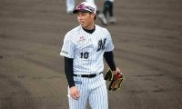 ロッテ加藤、大飛球にジャンプ一番＆フェンス激突の超美技！　両軍ファンも拍手喝采