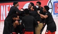 アヌノビーが逆転ブザービーター！ラプターズが激戦を制し、シリーズを1勝2敗に