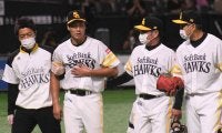 鷹・武田翔太、腹部にライナー直撃　場内騒然のアクシデントで途中交代