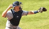 【MLB】捕手が“魔球”で空振り奪取　40歳の無回転ナックルに米騒然「18禁レベルのエグさ」