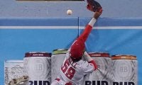 【MLB】今季2度目の“アシスト本塁打”献上　エ軍有望株アデルに米ファン同情「気の毒だ…」
