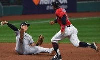 【MLB WCシリーズ】「ただただワオ！」ヤンキース救った“尻もち送球”からの併殺にメジャー選手も絶賛