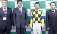 【地方競馬】3日にデビューの飛田愛斗騎手に騎手服贈呈式実施　2日間で9鞍に騎乗予定