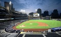 ヤンキースVSレイズが早くもバチバチ？　遺恨残る両軍の同宿にMLB公式「気まずい！」