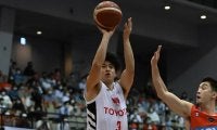 アルバルク東京が敵地で先勝、広島ドラゴンフライズに逆転勝利を収める