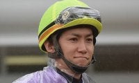 【JRA】五十嵐雄祐騎手は日曜の新潟競馬も乗り替わり、土曜新潟1Rで落馬負傷