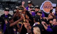 【NBA】レイカーズ優勝を米レポーター祝福　歓喜の“KOBEユニ”に現地反響「美人だ」「最高」