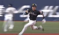 「速すぎてもう怖い」「気づいたら三塁に」鷹周東の“規格外打”にファン震撼