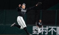 ロッテ中村奨、大ピンチ救う背走ジャンピングキャッチ！　超美技に球場どよめき