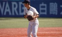 【大学野球】神宮で連日の珍事　「嵐ライブ」風船が舞い込み、投手がナイスキャッチで場内沸く