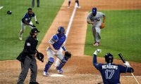 【MLB WS】走者転倒で絶好の挟殺チャンスも…まさかのサヨナラ後逸にド軍指揮官「不運としか」