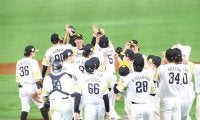 胴上げもビールかけもなし…　鷹3年ぶり優勝も、コロナ禍でいつもと違う歓喜の時