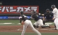 「おかわり君の表情よ」　暴投カーブ止めた鷹甲斐“超絶キャッチ”に西武中村も驚き