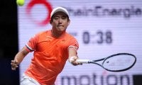 西岡良仁がじわじわ相手を追いつめ逆転。「ATP1000 パリ」で本戦初勝利飾る
