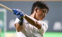 日本ハム、打者転向2年目・白村明弘と33歳・黒羽根利規に戦力外通告