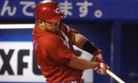 広島鈴木誠、球団初の5年連続打率3割に到達！　1番起用で圧巻の3打数3安打
