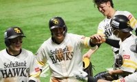 ソフトバンク、4年連続日本Sへ王手！　甲斐の決勝打でロッテに逆転勝ち