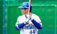 DeNA佐野が背番号「7」に変更した理由　退団する石川から託された新旧主将の絆