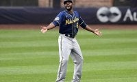 【MLB】「容赦ない…」　ブルワーズ・ケイン、息子を号泣させる“大人げない”親子対決に米爆笑