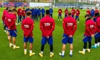 マラドーナへの“黙祷”から始まったバルサ全体練習  亡くなった“伝説”を偲ぶ