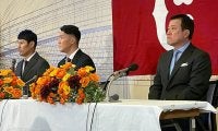 巨人にFA移籍の梶谷、井納が入団会見　梶谷は髭サッパリ「今朝剃った」