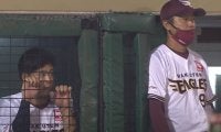 楽天主砲が檻に入って試合観戦？　パの珍プレー動画にファン注目「可愛すぎる」