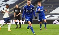 ヴァーディ2点に絡んだレスターがスパーズ撃破で2位浮上! スパーズは今季初連敗で3戦未勝利…《プレミアリーグ》