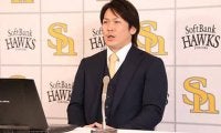 鷹・甲斐、守備面で球団の評価変えた「今までにいない捕手、と」　1億6500万円で更改