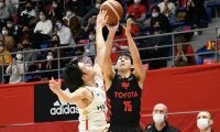 残り1秒で小酒部泰暉の4点プレーが炸裂！　アルバルク東京が大阪エヴェッサに劇的逆転勝利を収める