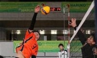 身長２１０センチの牧、ブロック上からアタック！！高松工芸が初戦突破／春高バレー