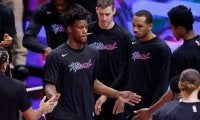 「最先端だ」「こりゃ酷い」　NBA強豪が着用した“斬新ジャージ”に米ファン賛否