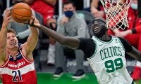 【NBA】226cm男が躍動　ダンク阻止した右手一本ブロックに米反響「背高すぎ」「ビースト」