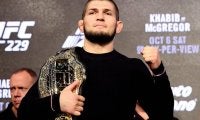 UFC“最強”の男ヌルマゴメドフがセードルフらとサッカー！猛烈ドリブルを見せる！！