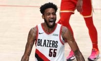 【NBA】頭がリングの高さに…ダンク王の“ド迫力ブロック”に米興奮「飛行機モード」「狂気」