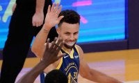 【NBA】名手カリー、視線で騙した“キレキレフェイク”に米反響「レイカーズの守備陣を破壊」