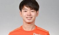 他クラブからオファーの新潟「10」番MF本間至恩が契約更新「初めてオファーをいただいて悩んだ」
