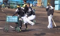 鷹・小久保ヘッドにも罰ゲーム　ノックミスに松田らから野次「へ～い！」