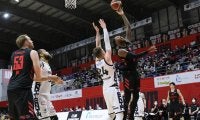 アルバルク東京が後半に点差を広げて接戦を制す…デション・トーマスが26得点と攻撃をけん引