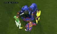バルサ守備陣の柱が試合開始早々に負傷交代