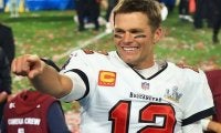 ネイマールとグリーズマンがNFL史上最高のQBの偉業に歓喜